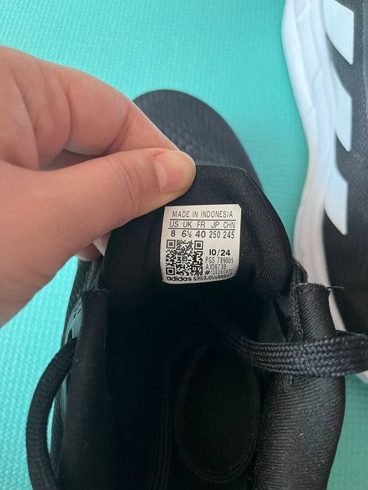 Кроссовки adidas