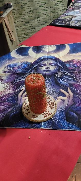 Продам восковые свечи из вощины