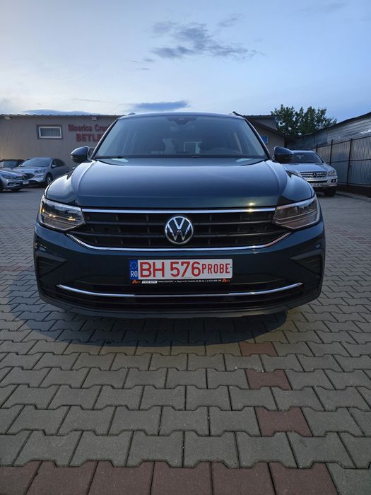 VOLKSWAGEN Tiguan