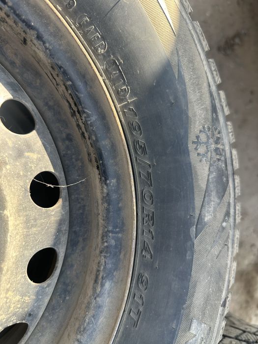 Продам шины с дисками на нисан