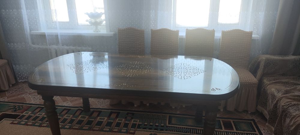 Продам стол 2.5 метра собераеться в 2 метра