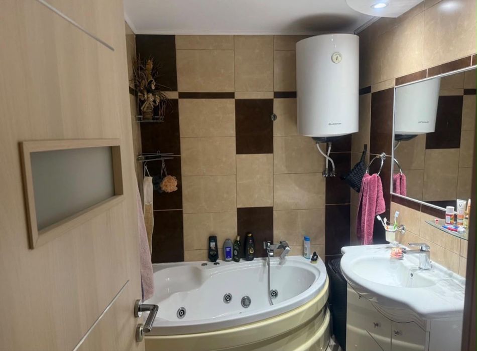 Inchiriez apartament 3 camere