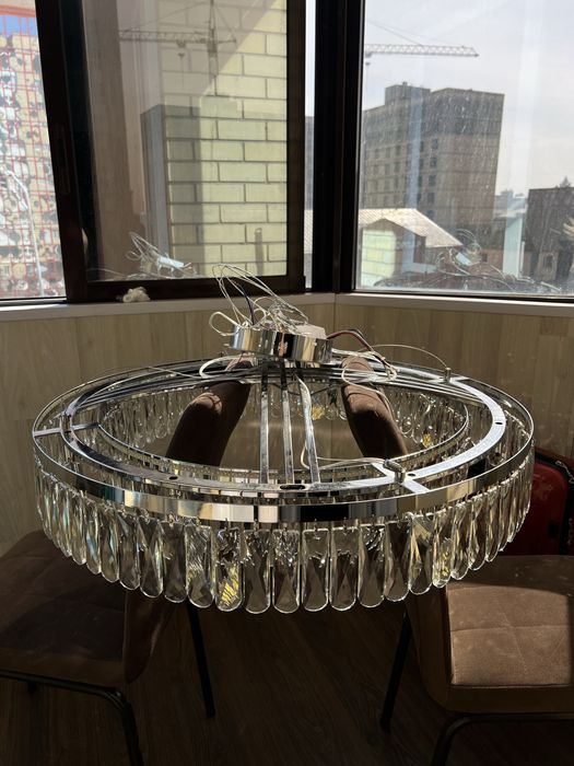 Продам люстру в хорошем состоянии