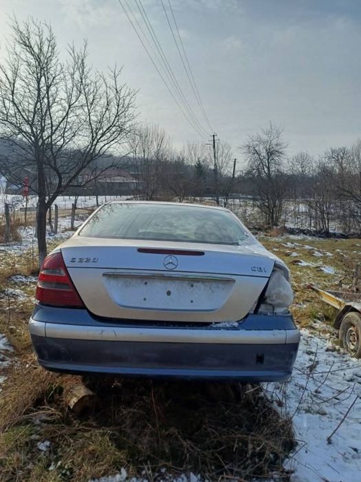 Vând Mercedes E-Class, complet sau dezmembrez pentru piese.