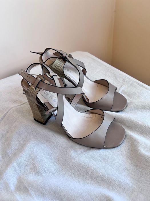 женская обувь разная