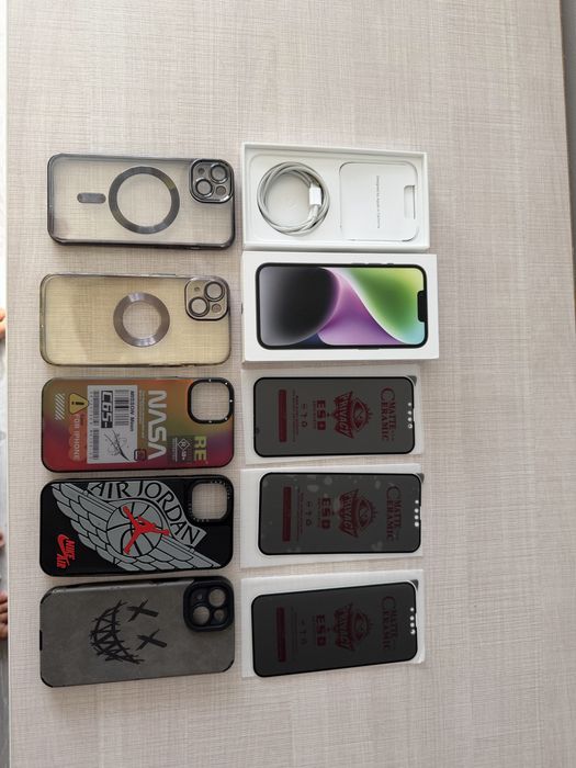 Продавам iPhone 14 -128GB