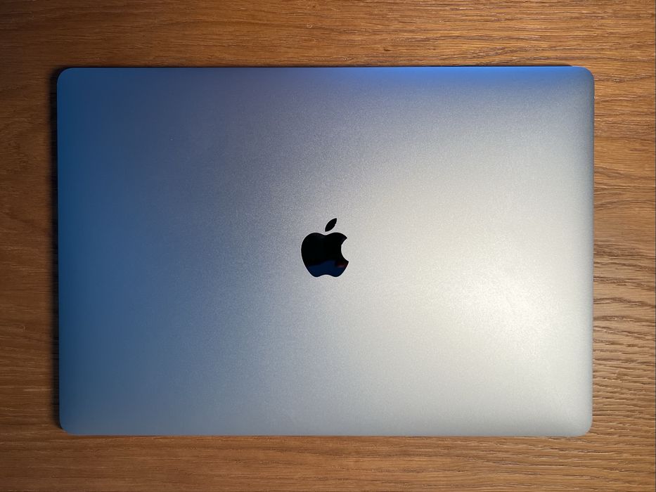 MacBook Pro 15,4” i9 32Gb 1TB Radeon Vega PRO 20