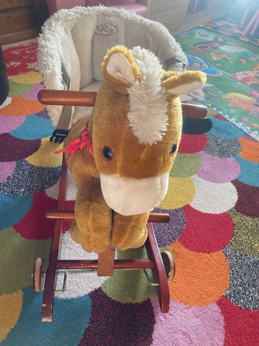 Calut balansoar cu roti pentru copii din lemn si plus