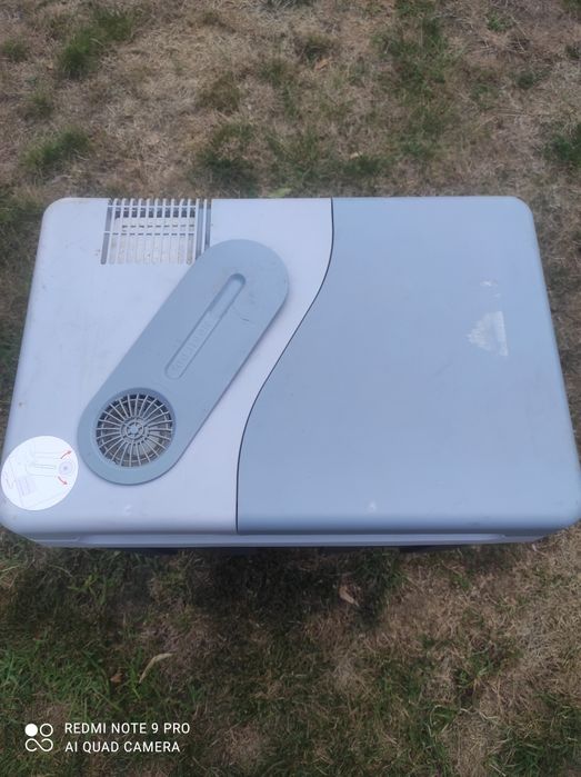 Хладилна чанта Mobicool с външни забележки