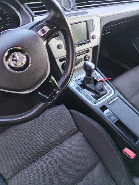 . Продавам Фолксваген Пасат Б8 2,0 д комби автоматик