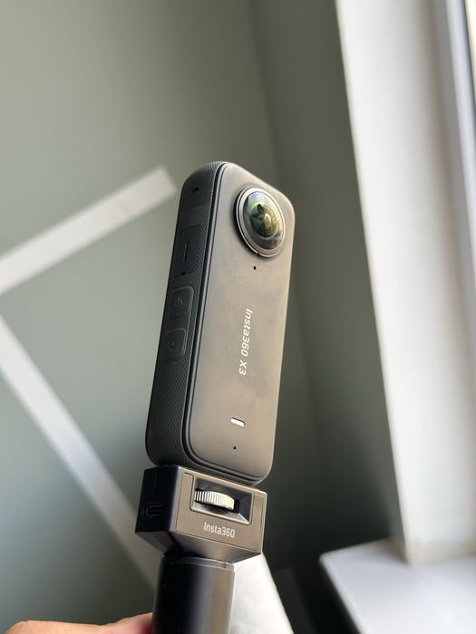 Продам экшн камеру insta360 x3