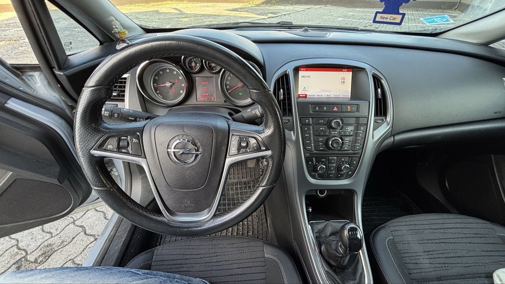 Opel Astra J / 95.000 km / 2015 / Euro 6 / 1.6 benzina + GPL / faruri Bi-Xenon AFL (problema antigel - suspect chiulasa defecta)