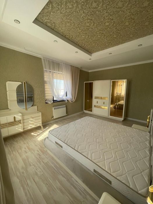 Жатын бөлме жиҺазын сатамын.