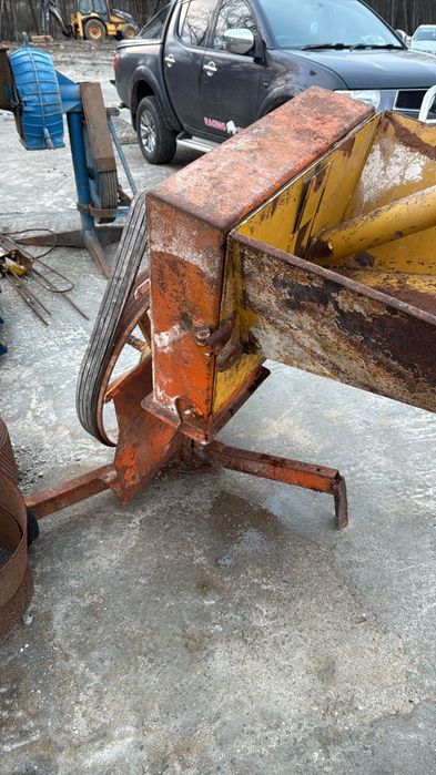 Vand mori pentru tractor