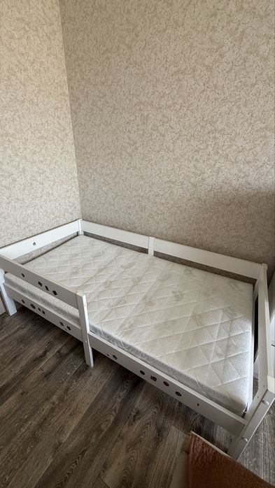 Продам велосипед, кроватку срочно