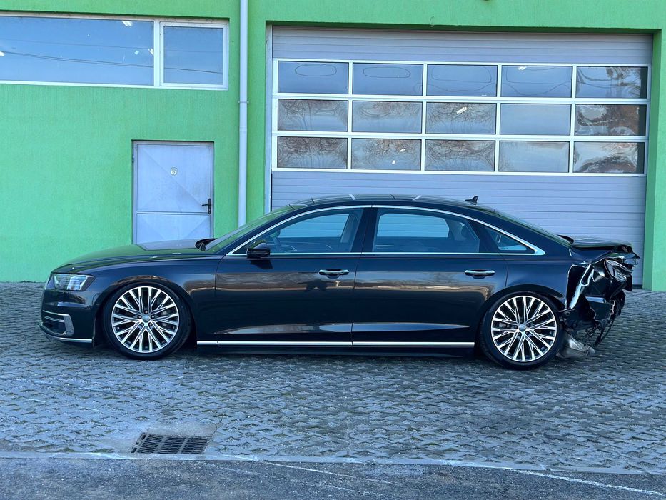 AUDI A8L 55TFSI На Части