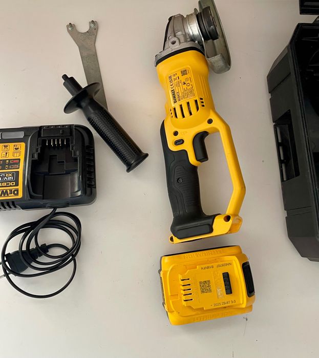 Dewalt DCG412 polizor unghiular cu acumulator 5Ah fabricație 2025
