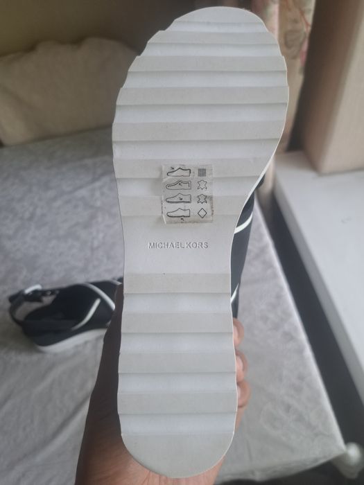 Босоножки черные