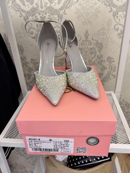 Продам туфли со стразами