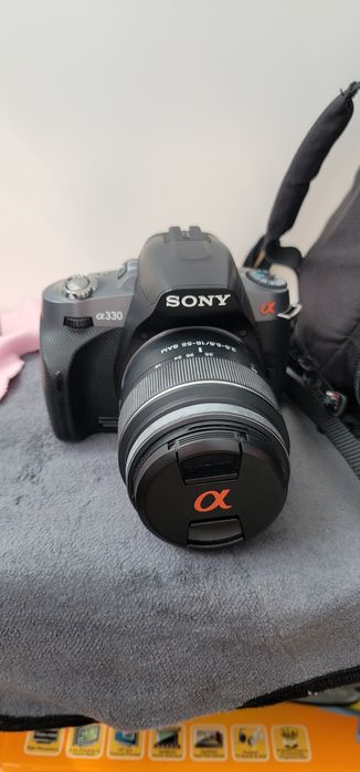 Sony Alpha DSLR-A330 с объективом.