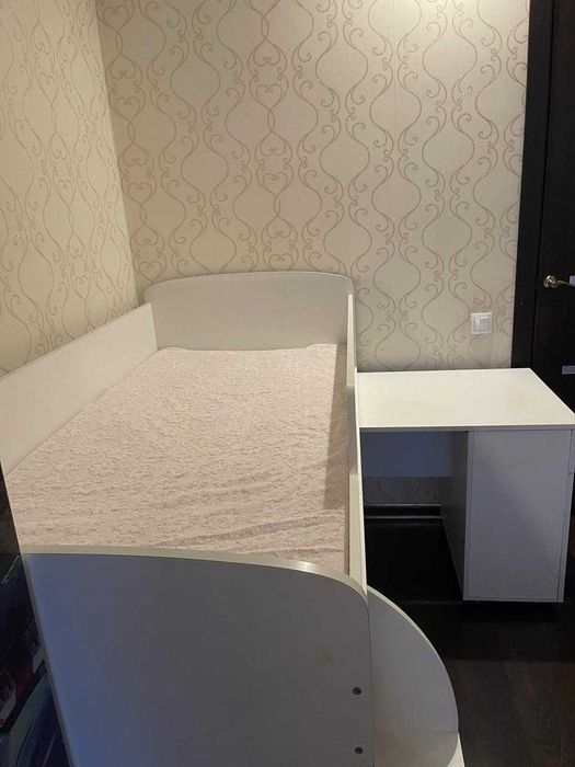 Продаю шкаф с кроватью