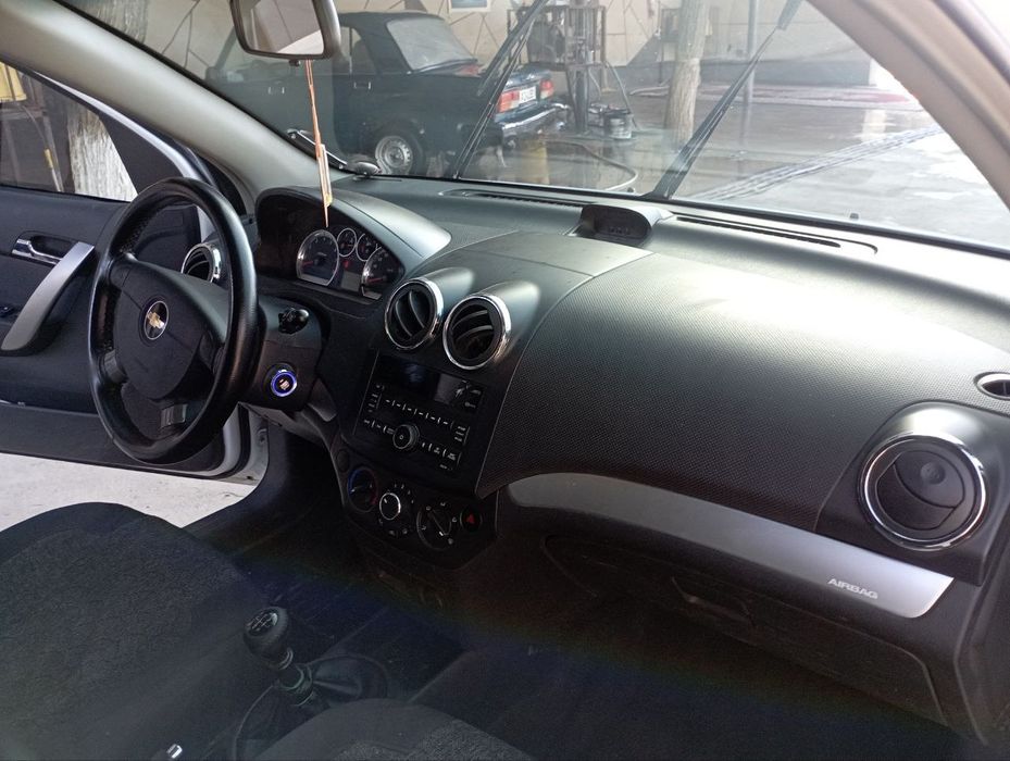 Продаётся нексия -3