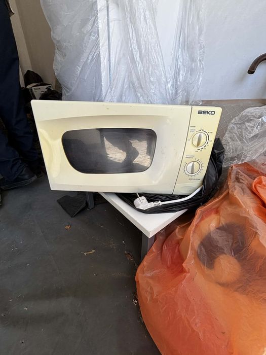 Продавам микровълнова фурна Beko