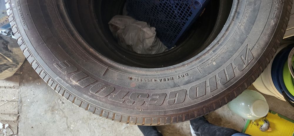 Продам шины BRIDGESONE 215/70/ R17