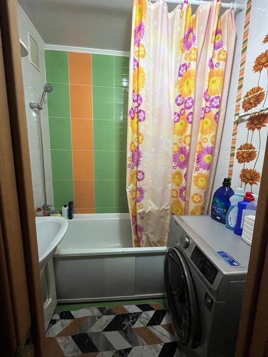 Продам срочно 3ком.кв. 11 мкр