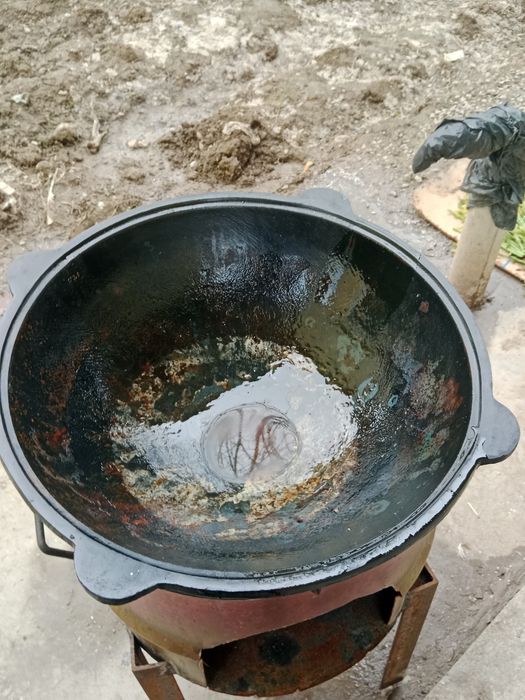 Казан чугунный  продам