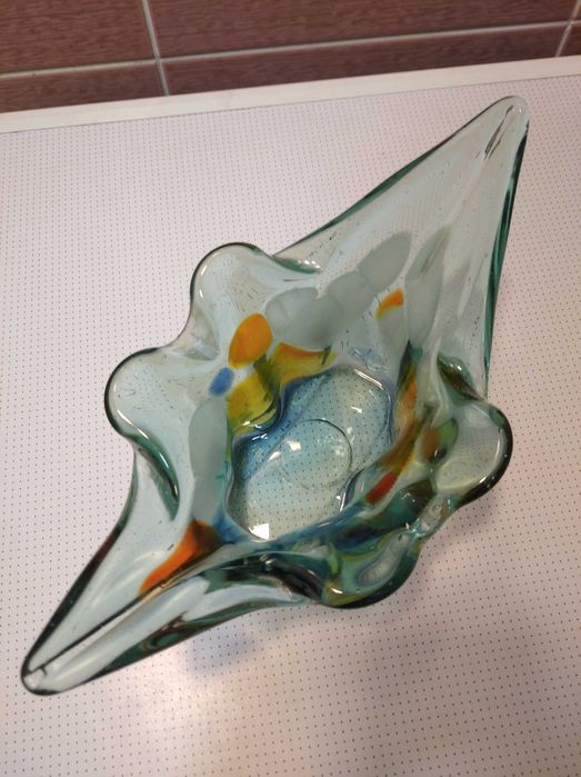 Ваза, цветное стекло.