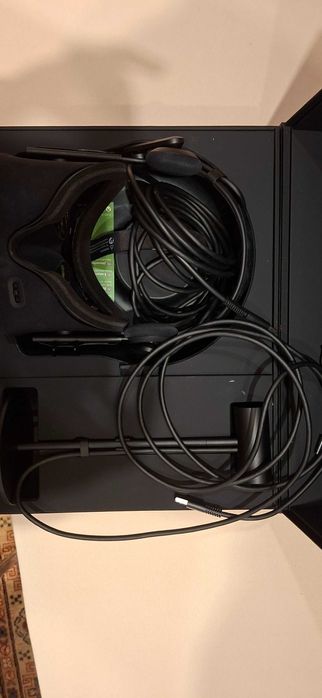 Vând set complet Oculus Rift CV1, folosit foarte puțin (practic nou)