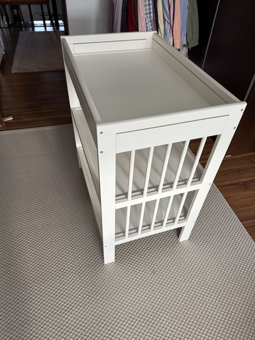 Masa de înfășat Ikea din lemn masiv cu saltea