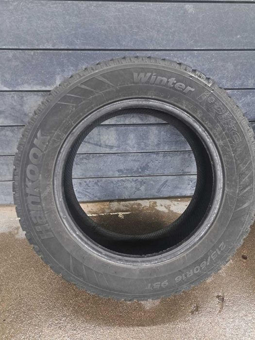 Hankook Winter iPIKE, 215/60 R16