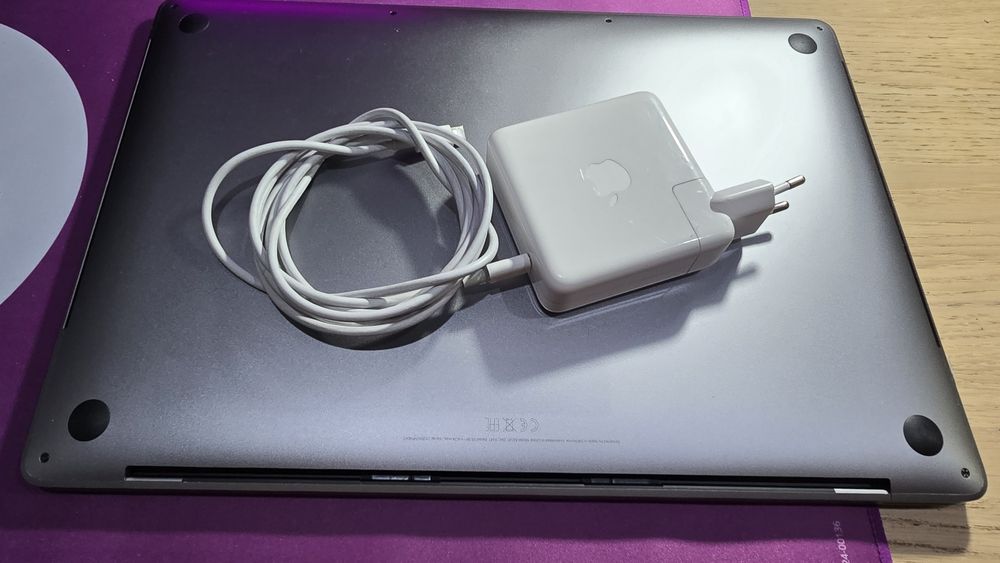 MacBook Pro 16 2019 i9 16GB 1TB SSD video 4GB A2141 spacegray