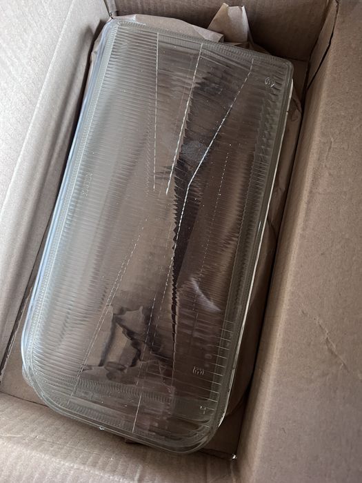 Продам стекло на фары пассат б3