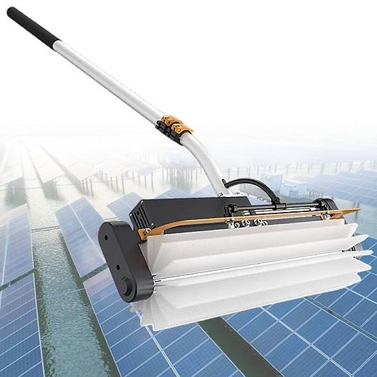 Аккумуляторная щётка для очистки солнечных панелей с подачей воды,