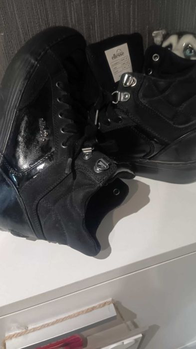 Дамски маратонки ellesse и ботуши River Island