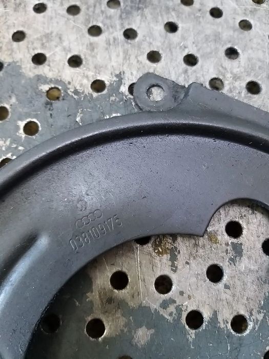 Capac inferior distributie 1.9 tdi vw golf 5 038109175