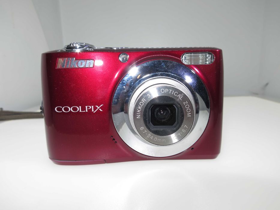 Nikon Coolpix L22 компактен цифров фотоапарат, червена дигитална камера, 12 мегапиксела, голям екран, тествана и работи отлично