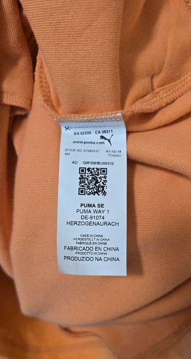 Нов със етикет.  Суитшърт оригинален.  Puma