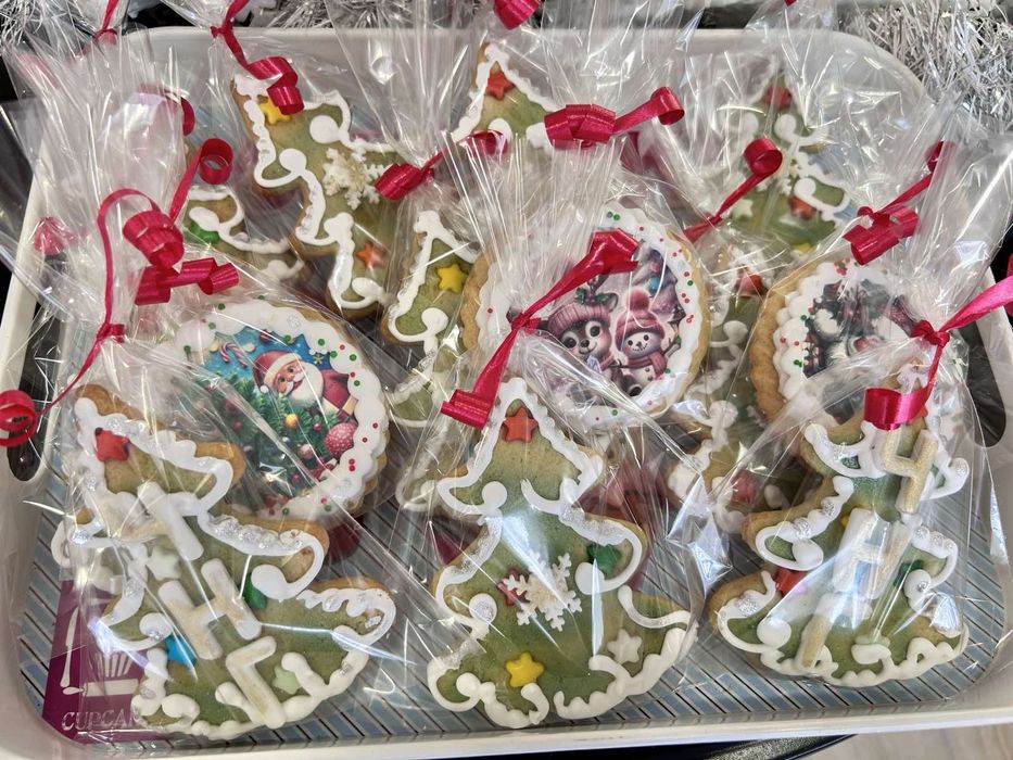 Ръчно приготвени шоколади и медени курабии