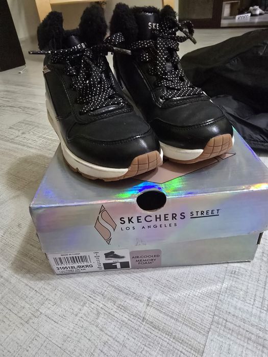 Adidasi Skechers