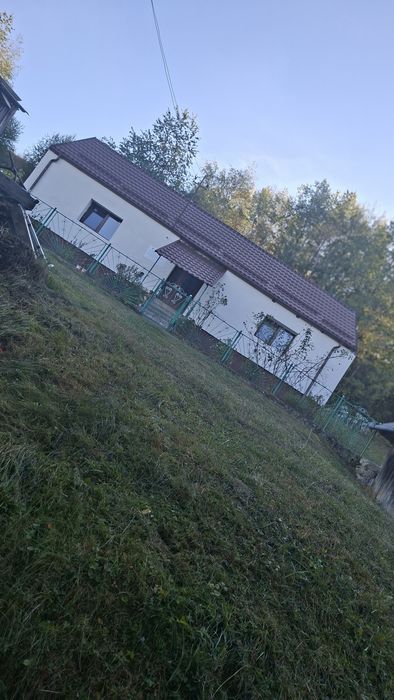 Vând casă cu teren intravilan