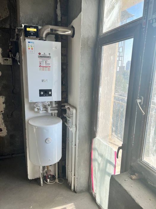 Продаётся 4 комнатная на максима горького