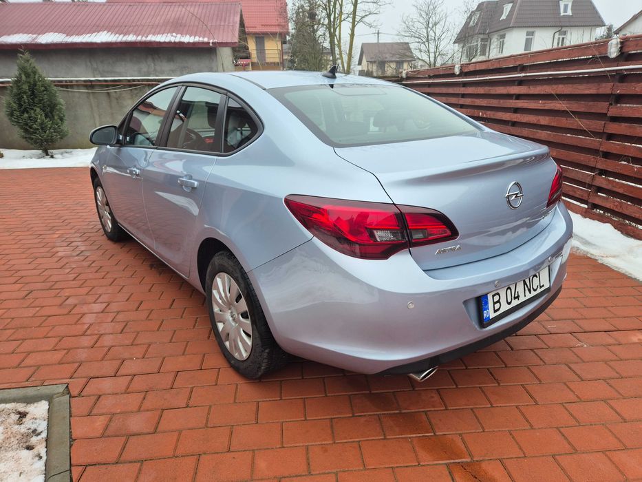 Opel Astra J Berlina 2014, 1.4 benzina 140CP