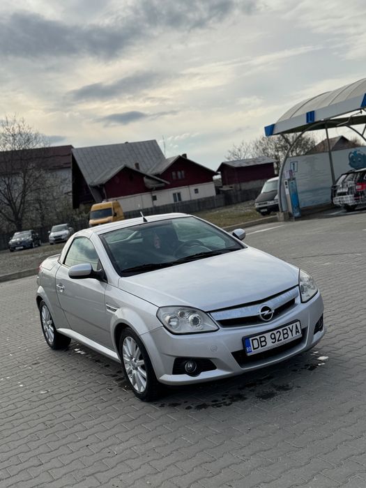 Vând Opel Tigra.