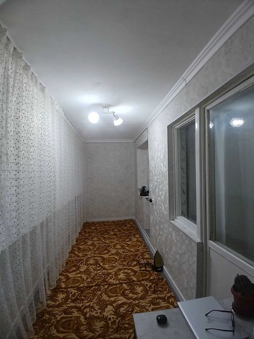 Fruzne massiv Navruz to'yxona yonida 2 xonali uy sotiladi