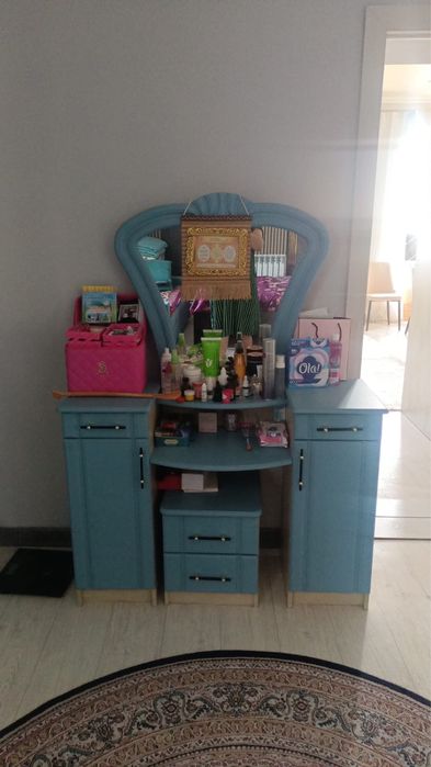 Продам туалетный столик