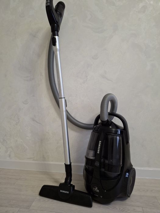 Продам дорогой пылесос Самсунг
